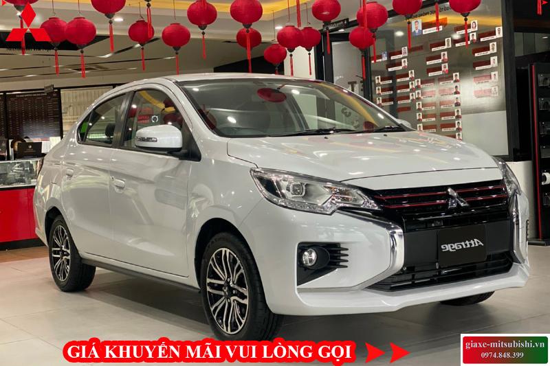 Nội thất một showroom xe máy điện nhập khẩu chính hãng, trưng bày nhiều mẫu xe đa dạng, ánh sáng tốt.